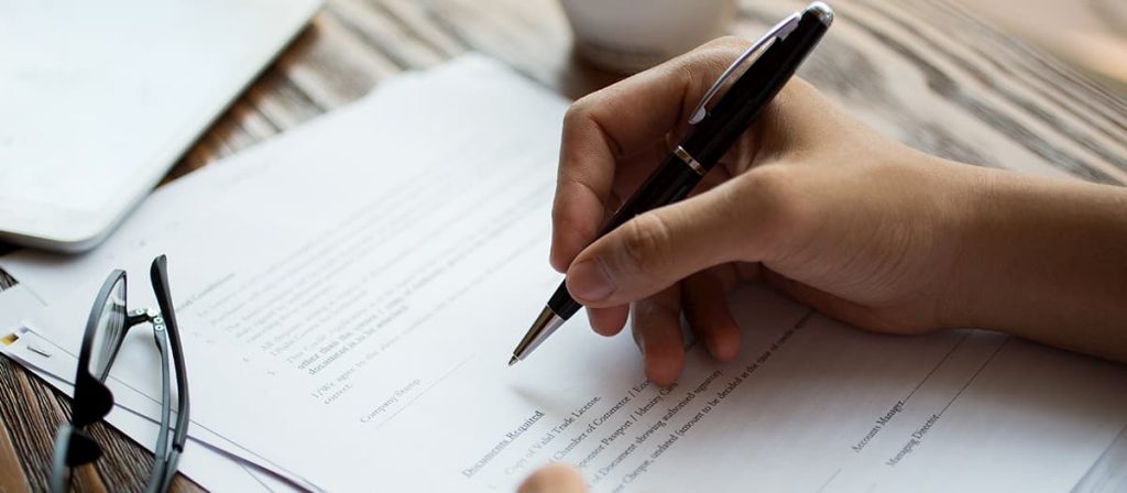 Assinatura de documentação legal de segurança do trabalho